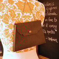 How-to-make-gift-bag-from a file folder
