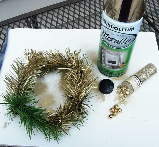 making a mini wreath Christmas ornament