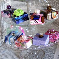 How-to-make-a-gift-box-from-greeting-cards-or-scrapbook-paper
