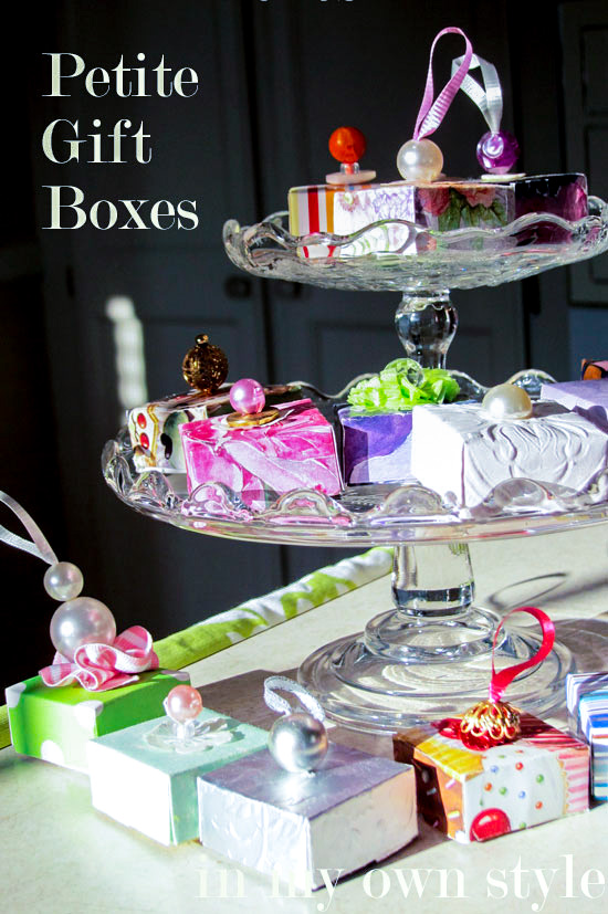 How to make tiny gift boxes using recycled greeting cards