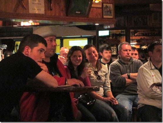 Ireland-Girls-in-Pub