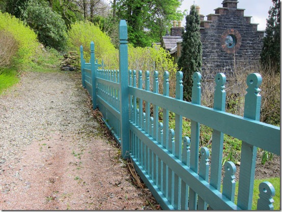 Ireland-Kylemoor-Abbey-Fence turquoise