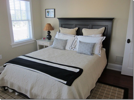 black-guest-room