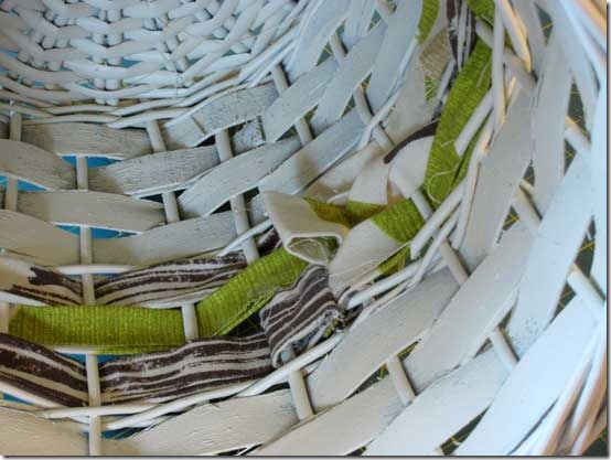 Glue-strips-inside-basket