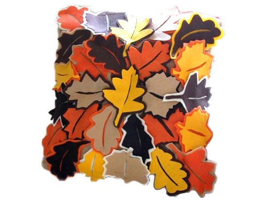 How to make a pillow for fall decor using burlap and felt. Step by step photo tutorial