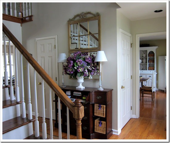 Foyer-Desk-and-Lamps
