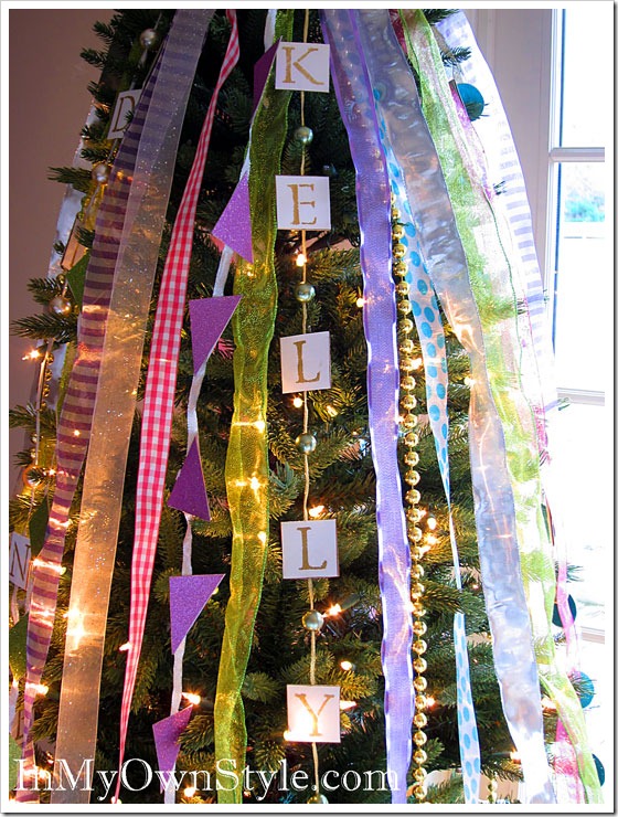 Christmas-Tree-Decorating-R