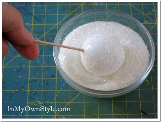 Roll-ball-in-glitter
