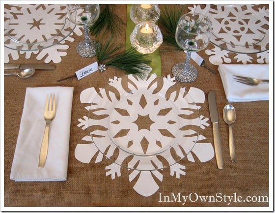 Snowflake place mats -Tablesetting Ideas for Christmas