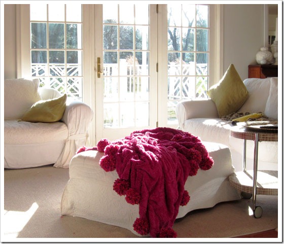How to make a pom pom and embellish a throw blanket
