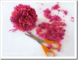 How to cut a pom pom