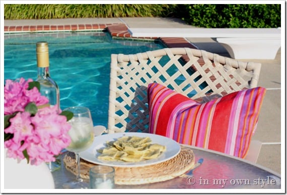 How to make a plastic bag outdoor pillow insert form