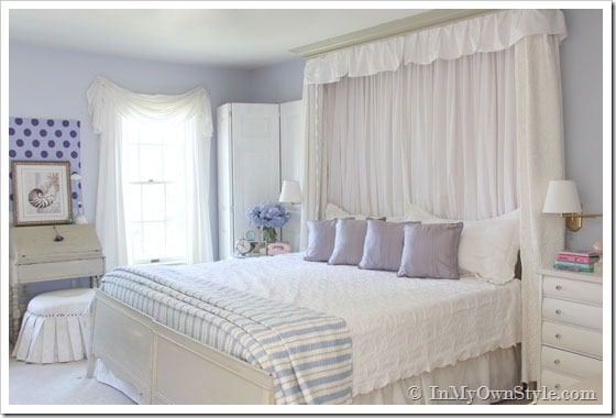 Blue-and-White--Decorating-
