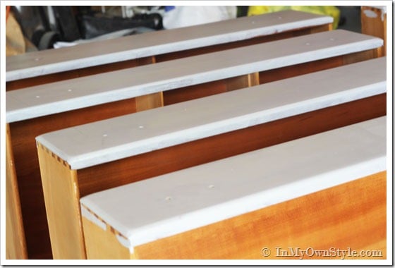 How-to-paint drawers by lining the up in their ends. 