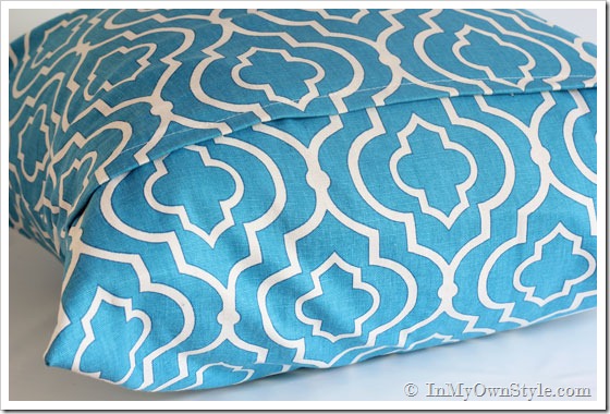 Easiest-Pillow-Cover-to-sew tutorial
