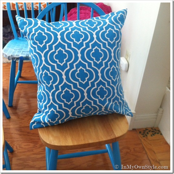 How to make a pillow cover out of fabric without using a pattern