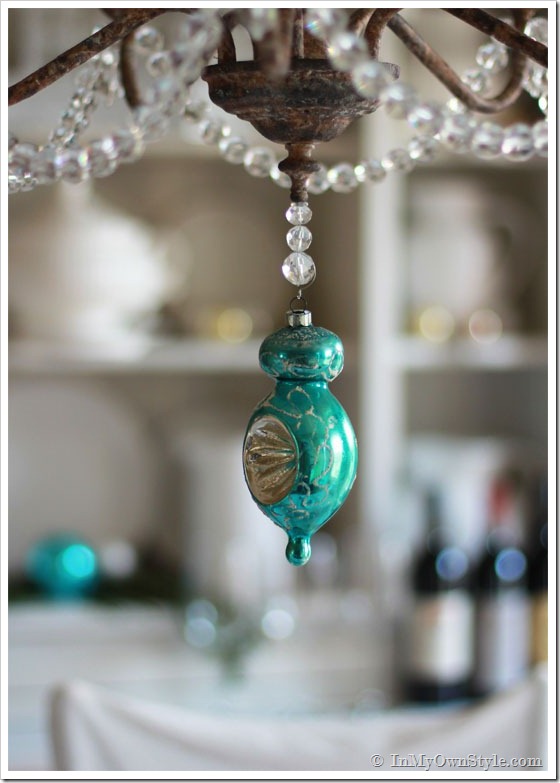 Christmas-Chandelier-Decorating Ideas