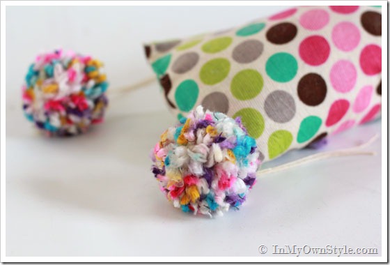 Pom-pom-trim for a draft stopper