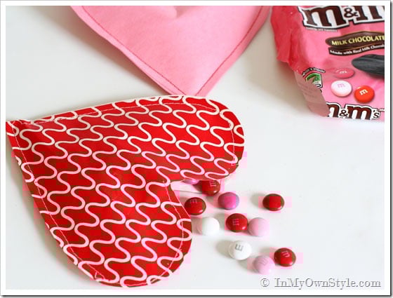Make-a-paper-Valentine heart-to-hold-candy