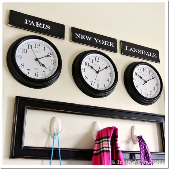 Decorating ideas for mudrooms using wall clocks 