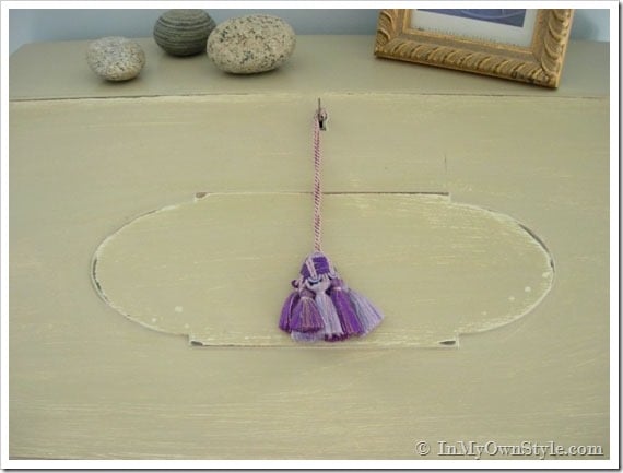 Bedroom-Desk-Tassel
