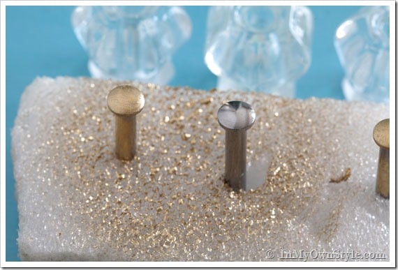 How-to-spray-paint-furniture-hardware