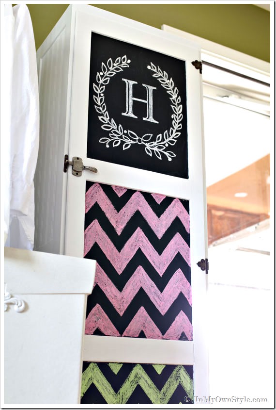 Free-Printable-Chevron-and laurel wreath pattern-for-painting-furniture and chalkboards