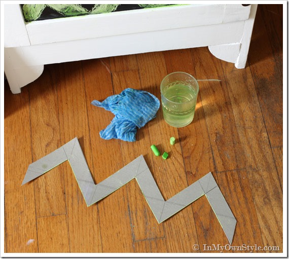 How-to-easily-draw-a-Chevron-pattern-on-a-chalkboard-or-furniture