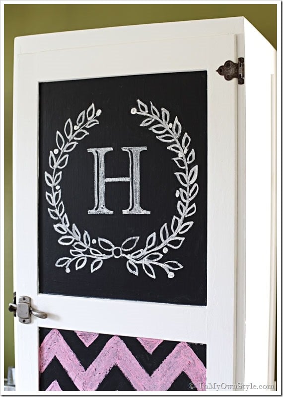How-to-paint-furniture-to-use-as-a-chalkboard and add a laurel wreath design