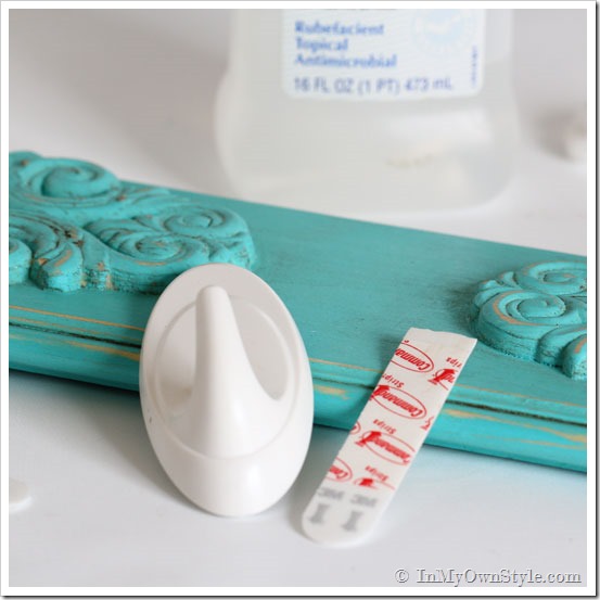 Command Brand Terrace hooks in White