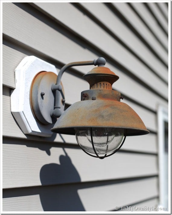 How to paint-a-rusted-metal-outdoor light-fixture