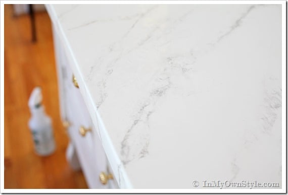 Faux-white-Marble-paint-technique