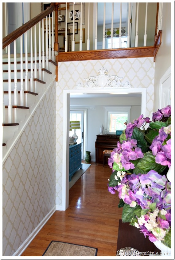 How-to-paint-a-wall-using-a-stencil