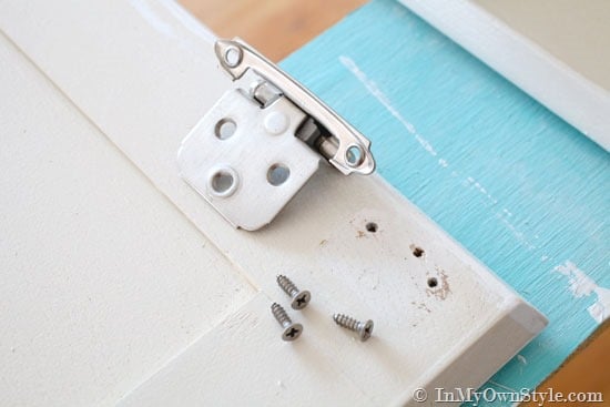 How-to-attach-a-cabinet-hinge-so-it-is-straight-and-hangs-right