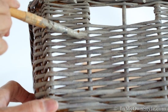 How-to-paint-or-stain-a-basket-to-update-it