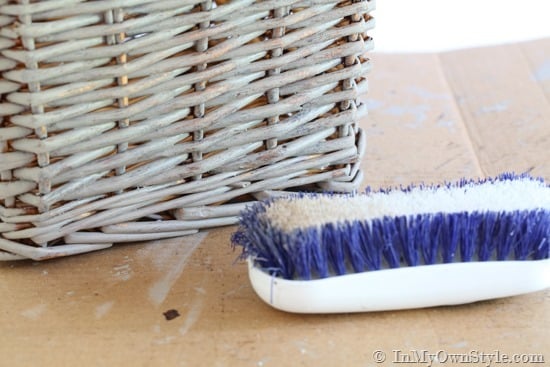 Tutorial-to-age-and-update-wicker-baskets
