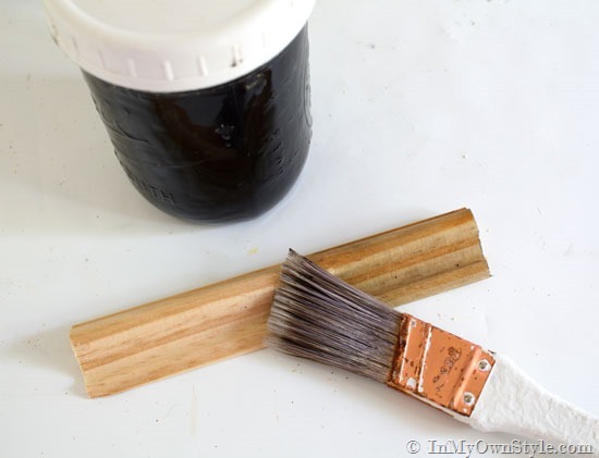 How-to-make-a-wood-chalkboard-tile-place-card-and-holder