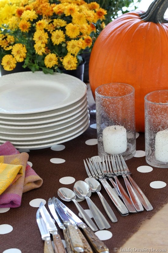 Fall Table Setting Idea DIY-Polka-Dot-Burlap-Table-Runner
