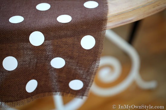 Fall-table-setting-ideas DIY Burlap and Polka Dot Table runner