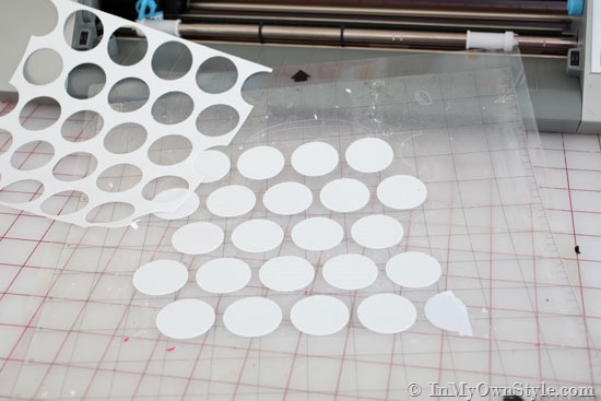 How-to-make-a-polka-dot-burlap-table-runner