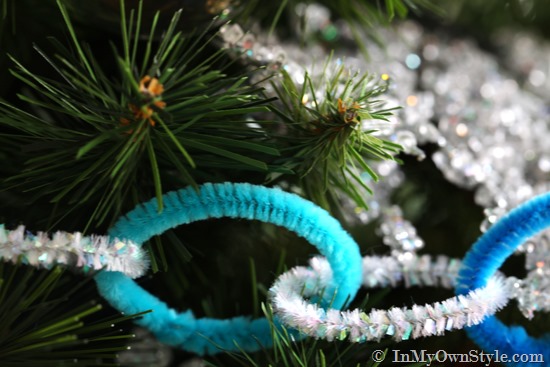 Christmas-Tree-Decorating-Ideas-Pipe-Cleaner-Garland