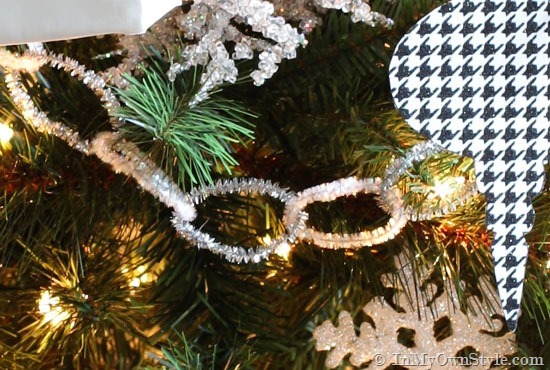 Pipe-Cleaner-Christmas-Tree-Garland