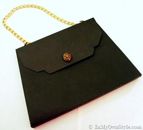 How-to-make-a-handbag-giftbag-using-a-file-folder-