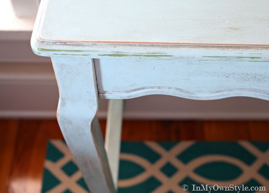 Can-your-use-chalk-paint-in-modern-furniture