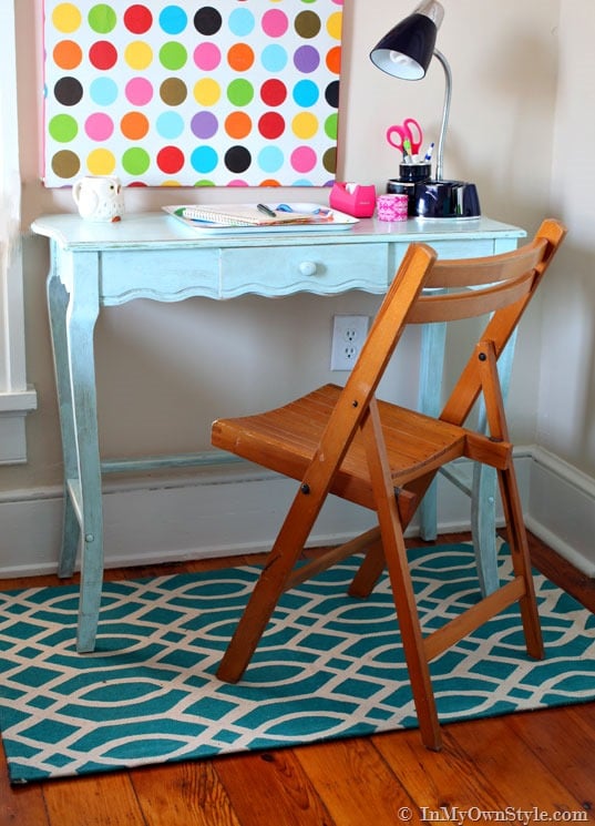 DIY-chalk-paint-in-a-modern-setting
