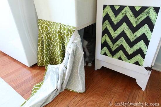 Hidden storage ideas for the home and also a way to hide a cat litter box, but still have the cat have easy access to it. 