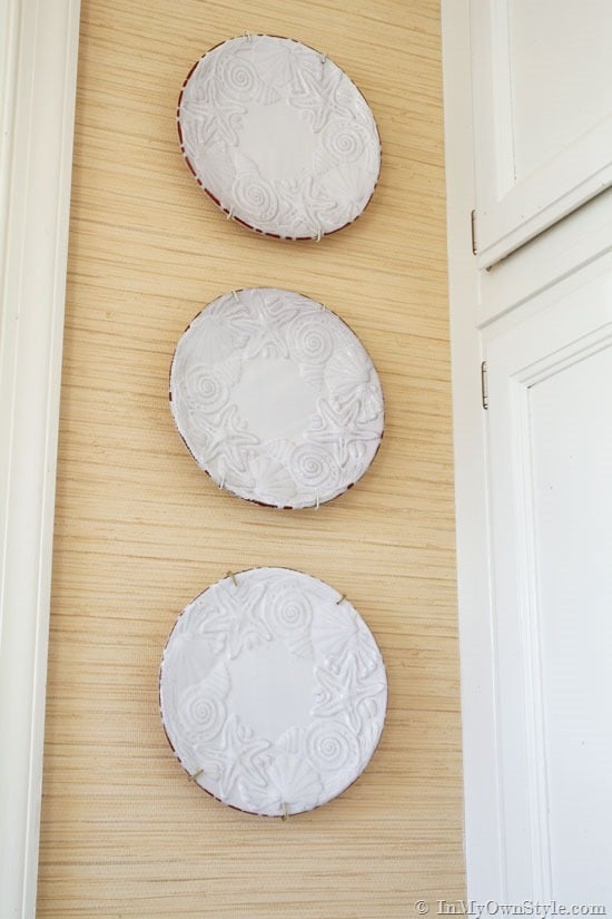 how to hang plates on a wall with paper clips