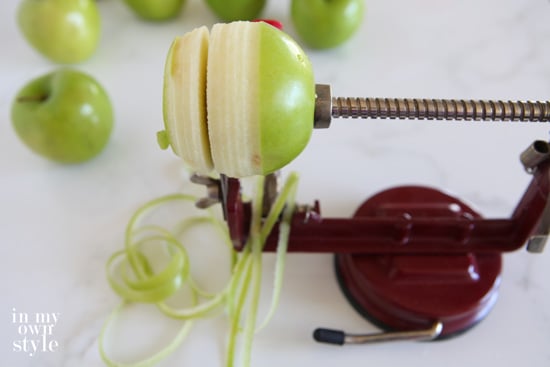 How-to-core-and-slice-an-apple