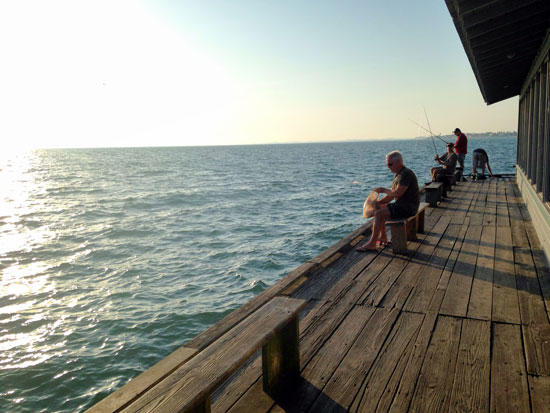 Fishing-on-city-Pier