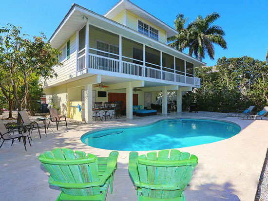 Anna-Maria-Island-Home---Pool-and-backyard